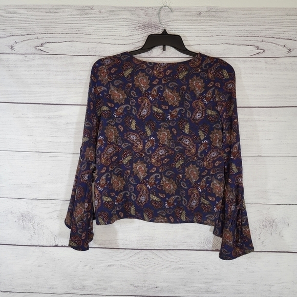 No Comment Navy Paisley Bell Sleeve Boho Top Sz Med - Picture 6 of 6